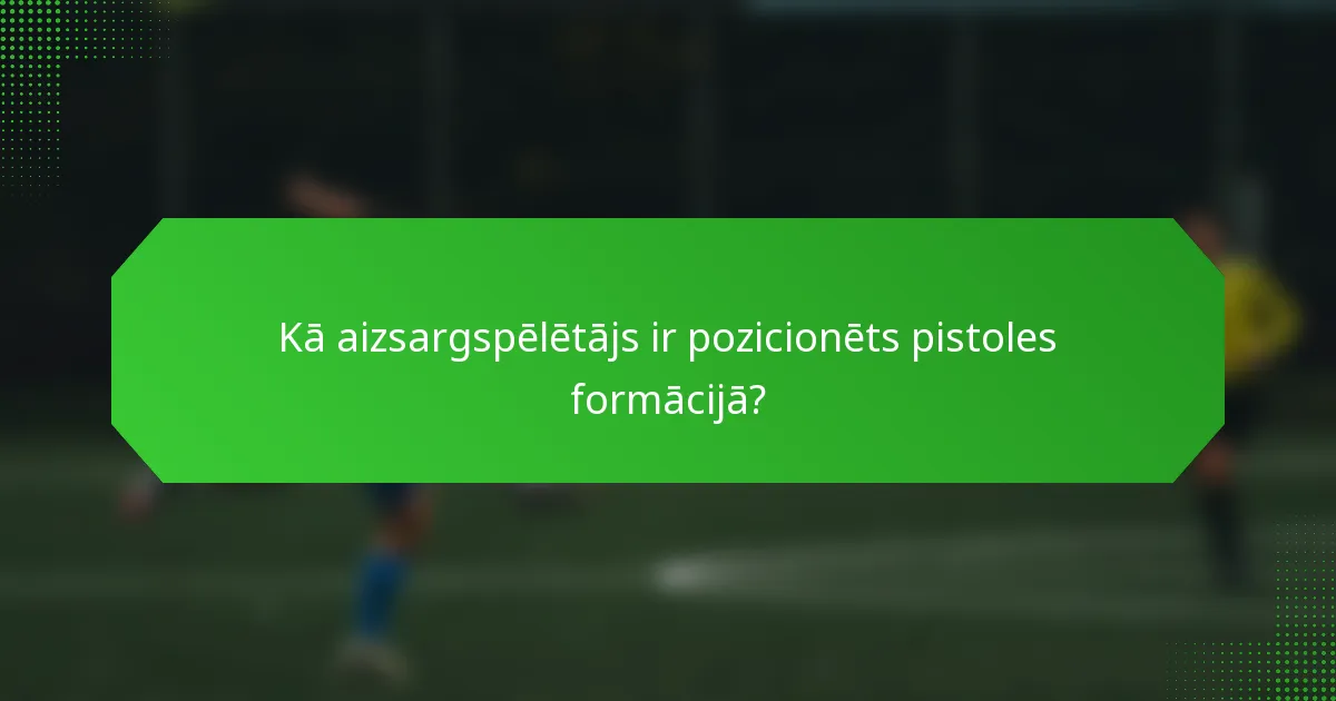 Kā aizsargspēlētājs ir pozicionēts pistoles formācijā?